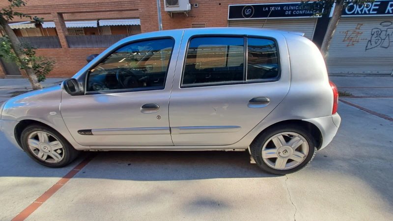 Renault Clio 2005 - foto 1