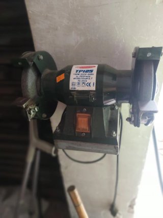 Herramientas, bancos trabajo, sierras, camping gas