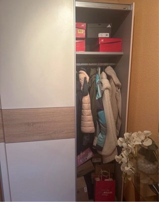 Armario moderno madera y blanco