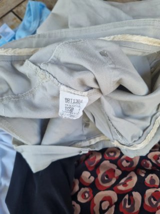 Pantaloni, magliette e foulard