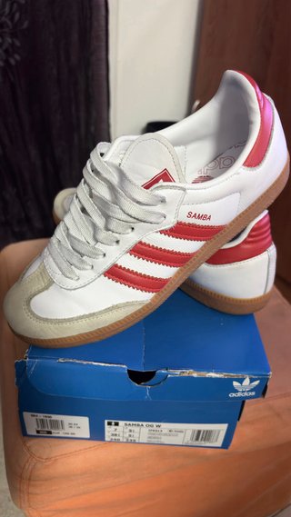 Zapatillas Adidas Blancas y Rojas