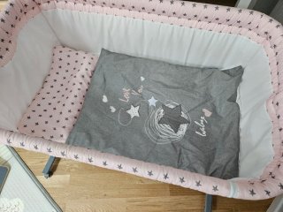 Minicuna rosa con estrellas