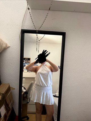 Vestido blanco con lunares negros