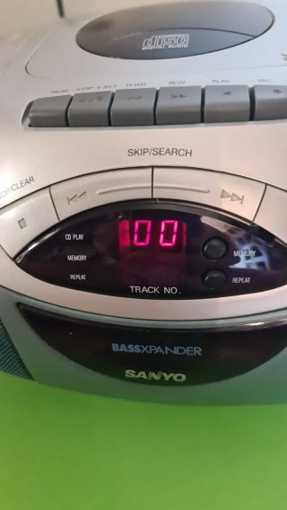Radio CD Sanyo Bassxpander
