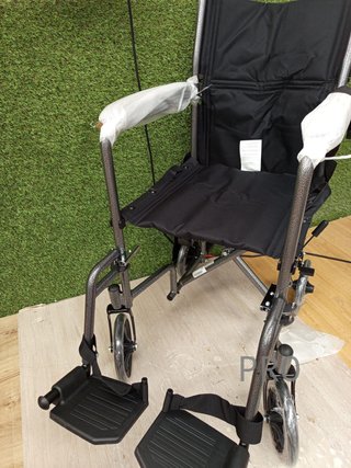 Silla de Ruedas Estrecha para Casa