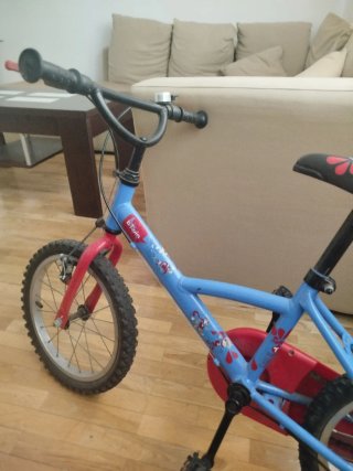 Bicicleta infantil azul buen estado