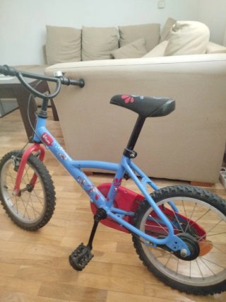 Bicicleta infantil azul buen estado