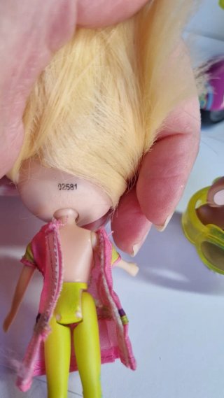 Muñeca Blythe Mini con Scooter y Mascota Perro