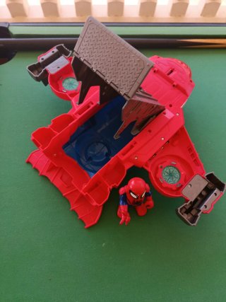 Avión Spiderman con muñeco