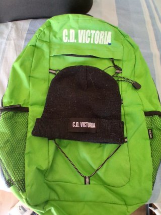 Mochila C.D. Victoria Verde y gorro