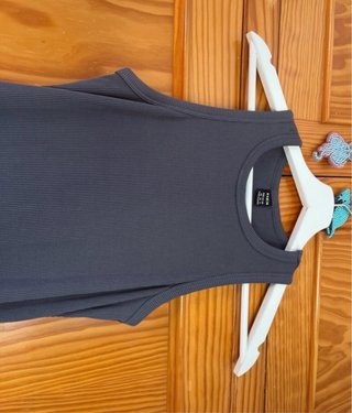 Vestido gris ajustado