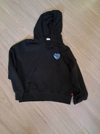 Sudadera Levis negra con logo corazón