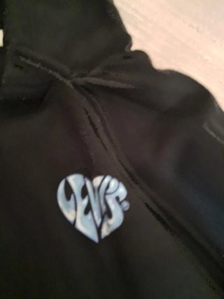 Sudadera Levis negra con logo corazón