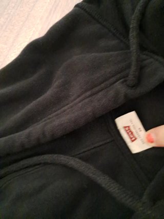 Sudadera Levis negra con logo corazón