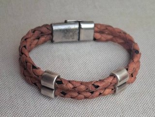 Pulsera unisex trenzada con cierre imán