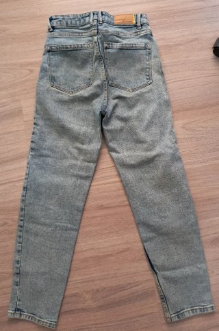 Pantalones vaqueros negros y azules