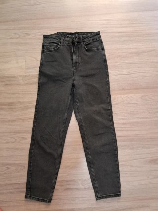 Pantalones vaqueros negros y azules