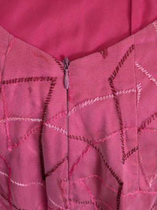 Vestido de fiesta único hecho por modista.
