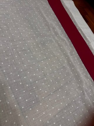 Cortinas Estores Blancas con Detalles Rojos