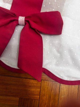 Cortinas Estores Blancas con Detalles Rojos