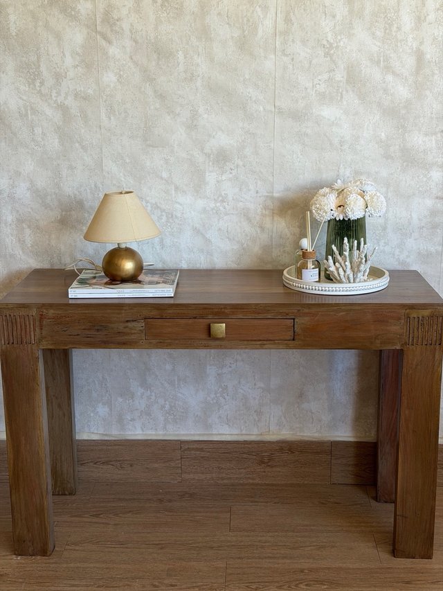Consola de madera maciza restaurada