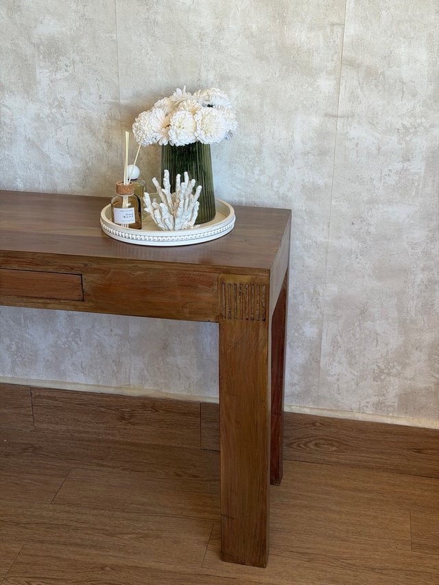 Consola de madera maciza restaurada