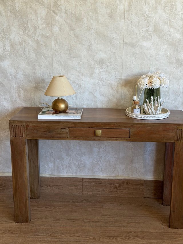 Consola de madera maciza restaurada