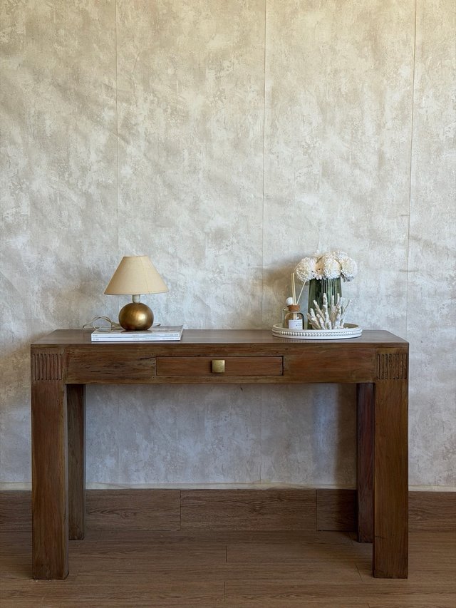 Consola de madera maciza restaurada