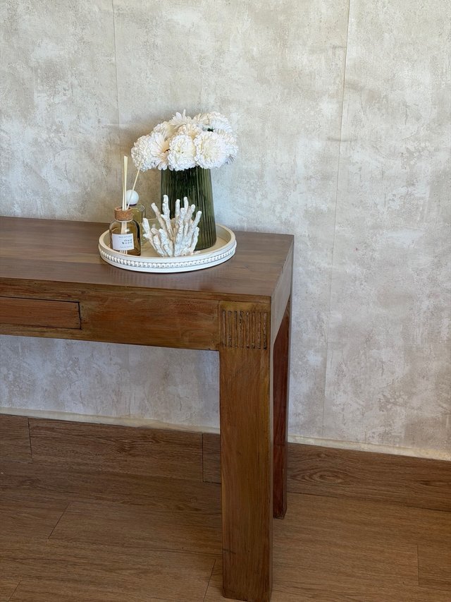 Consola de madera maciza restaurada