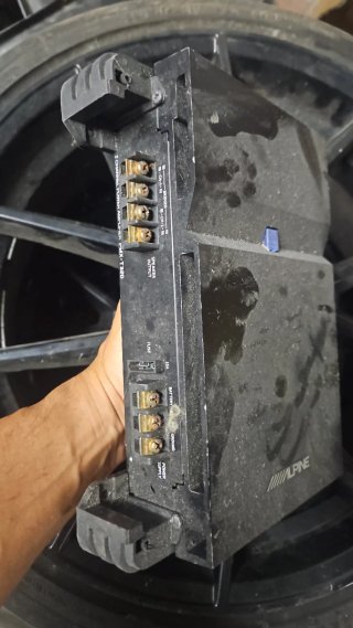 Amplificador Alpine