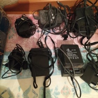 16 Cargadores AC-DC 1€ por separado