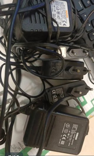 16 Cargadores AC-DC 1€ por separado