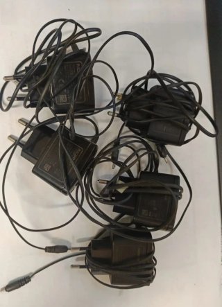 16 Cargadores AC-DC 1€ por separado