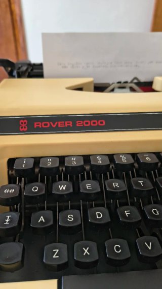 Máquina de escribir Rover 2000