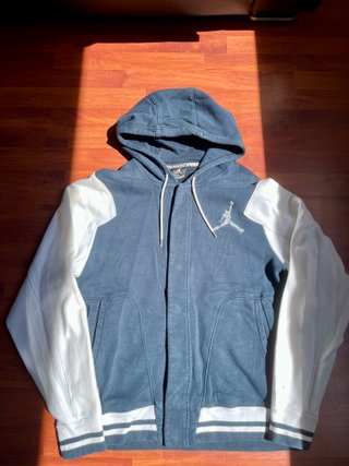 Chaqueta Varsity Jordan Azul y Blanca