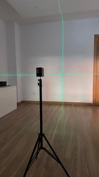 Nivel láser autonivelante + tripode 2'10 metros