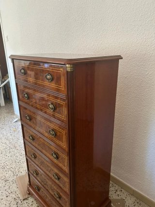 Cómoda de madera con 7 cajones y 2 mesillas