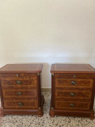 Cómoda de madera con 7 cajones y 2 mesillas
