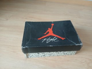 Jordan 4 Retro Red Thunder