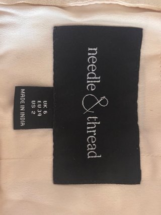 Vestido invitada Needle & Thread