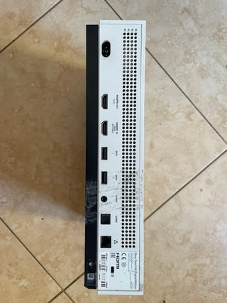 Xbox One S bianca con 2 controller
