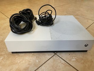 Xbox One S bianca con 2 controller