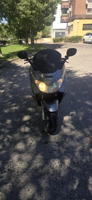 Piaggio X8 gris