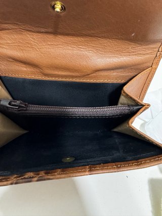Cartera de piel marrón