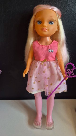 Muñeca Nancy con vestido rosa y varita