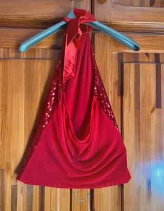 Top rosso paillettes scollato collo