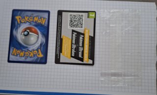 Carta Pokémon Pikachu de Ash SM108 + Promo Cine