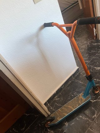 Patín naranja y azul