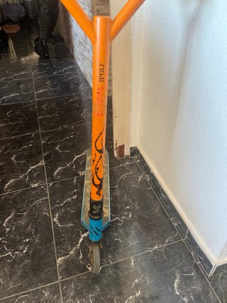 Patín naranja y azul