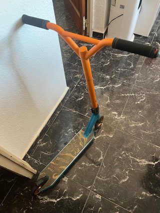 Patín naranja y azul